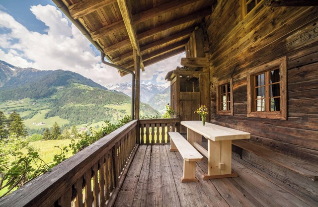 Chalet "Schnitzers Ferienheisl" with Mountain View, Garden & Wi-Fi