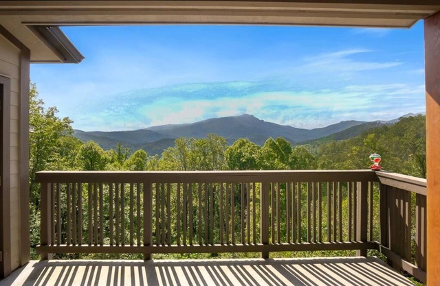 Chalakee Lodge CB-3: Gated Resort, Indoor/Outdoor Pools and Hot Tub, Resort Hot Tub, Fitness, Gas.