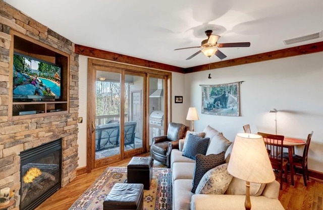 Chalakee Lodge CI-1- Gated Resort, Indoor/Outdoor Pools, Resort Hot Tub, Fitness, Gas Log Firepla.