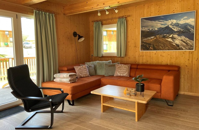 Chalet # 16 with 4 Bdrooms, sauna & whirlpool