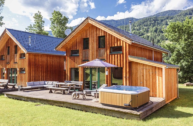 Chalet # 62a with 4 Bedrooms, IR sauna & whirlpool
