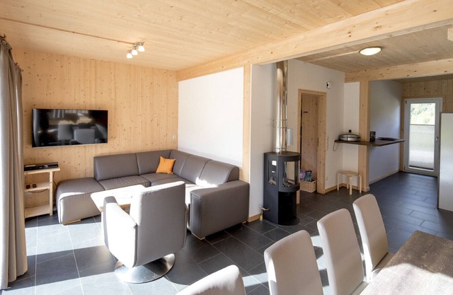 Chalet # 63b with 4 Bedrooms, sauna & Whirlpool
