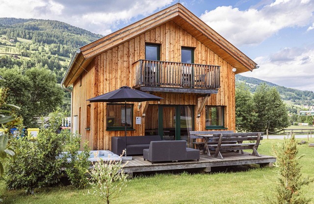 Chalet # 65b with 4 Bedrooms, sauna & whirlpool