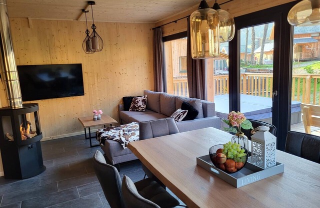 Chalet # 50 with 4 Bedrooms, sauna & whirlpool