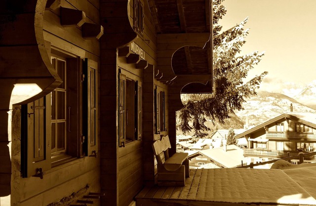 Chalet 2-11 p. with breathtaking views within walking distance of center and ski elevator.