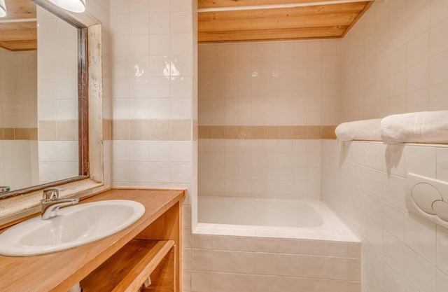 Chalet, 200m from ski slopes, view ski slopes, sauna, terrace, balcony, fireplace or stove, tv
