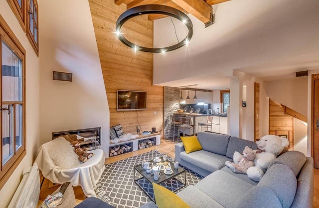 Chalet, 200m from ski slopes, view ski slopes, terrace, balcony, fireplace or stove, tv, ski locker