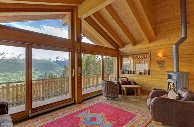 Chalet, 300m from resort center, sauna, terrace, balcony, fireplace or stove, parking, tv