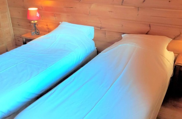 Chalet, 350m from resort center, swimming pool, sauna, terrace, fireplace or stove, tv, ski locker