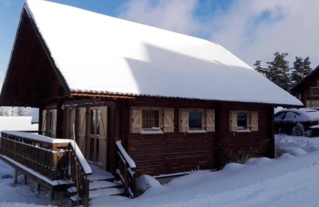 Chalet, 350m from resort center, swimming pool, sauna, terrace, fireplace or stove, tv, ski locker