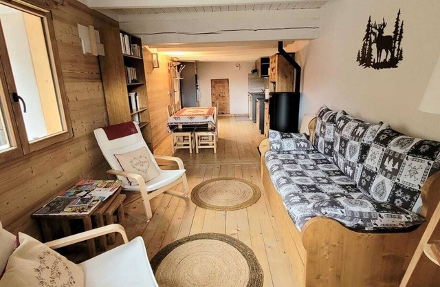 Chalet accommodation for up to 6 people, various snow activities, Savoie gastronomy