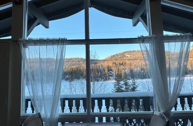 Chalet Alpin Suisse Au Bord Du Lac