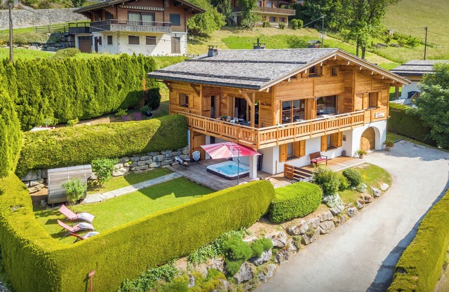 Chalet Alyssum - unique alpine stay for 13, hot tub & sauna - OVO Network