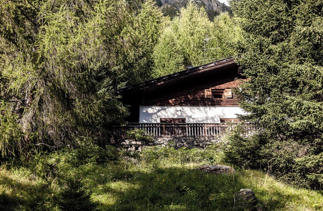 Chalet 'Am Reschensee' with Lake View, Private Terrace and Private Garden