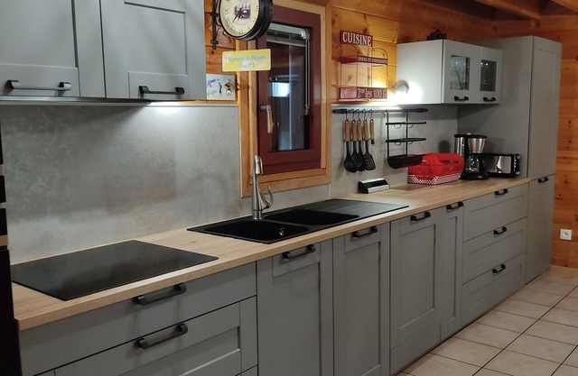 Chalet and Veranda in the Hameau de Moneaux (63)