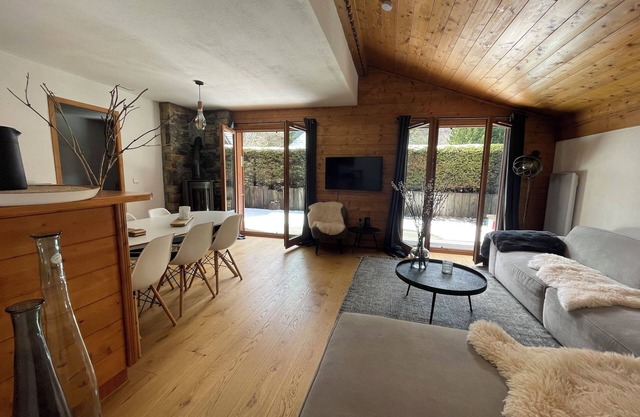 Chalet Apartment With Garden and Free Parking, Opposite ski Lift and Golf Course