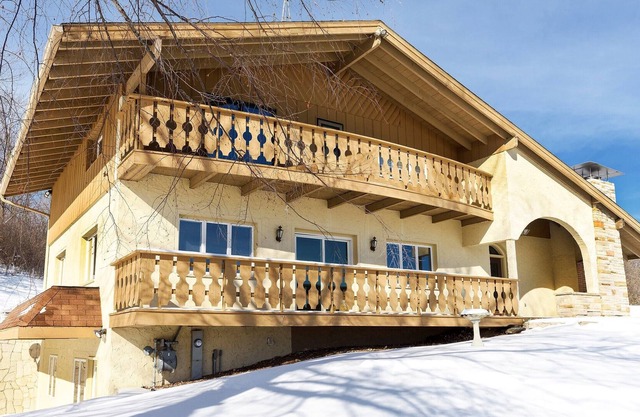 Chalet at Road America