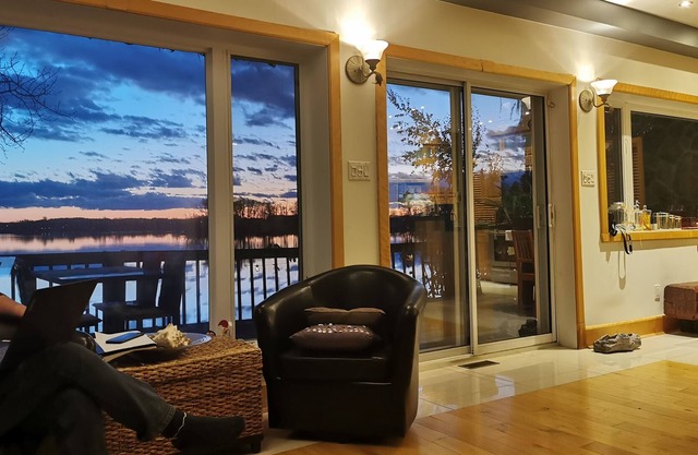 Chalet At The Water's Edge Near Beach CITQ 300742