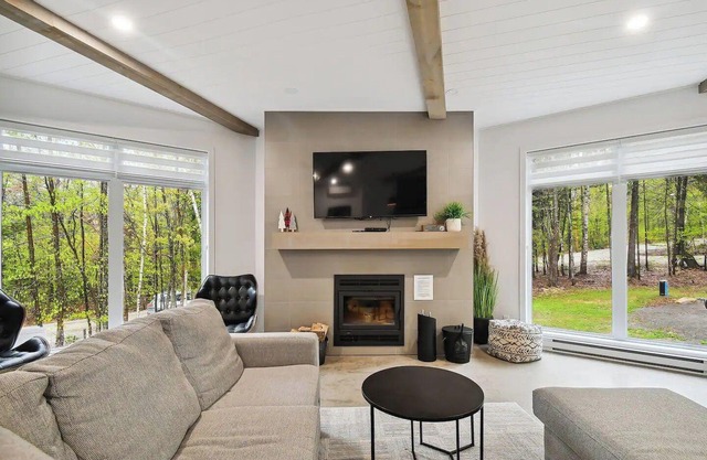 Chalet AuCalm| Ski, Spa, navigable Lake| in the mountain| 1h away from Montreal