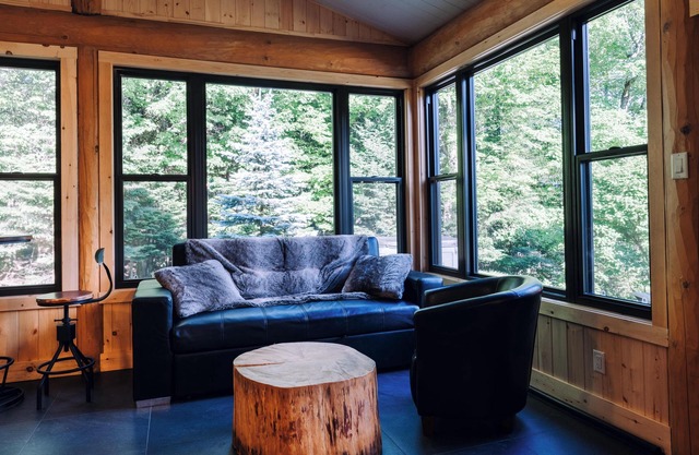 Chalet Authentik 17: Indoor & Outdoor pools, private Hot tub, Lake and Resort