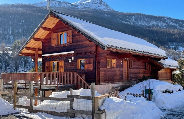 Chalet Authentique et Familial Proche des Pistes
