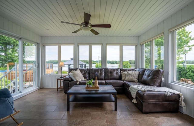 Chalet de la rive, swimming pool, waterfront
