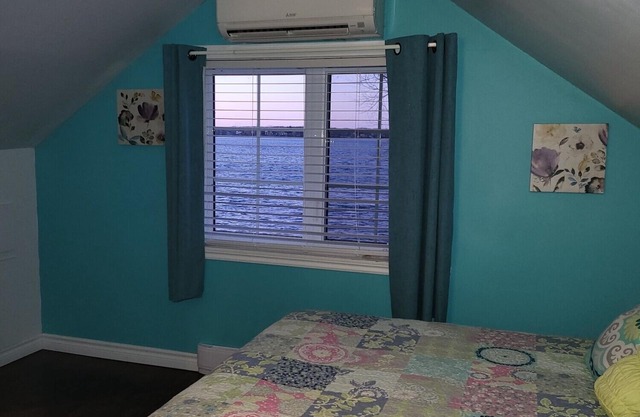 Chalet au Bord de L'eau Pour Relaxer et Vivre un Sejour Reposant et Amusant