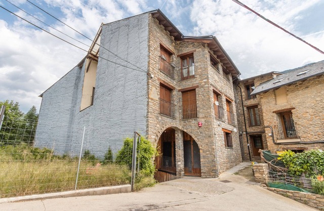 Chalet 'Cambuleta En La Bastida' with Mountain Views, Balcony and Wi-Fi