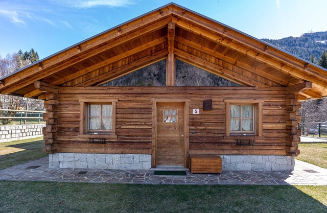 Chalet 'Camping Faè' with Mountain View, Private Terrace and Wi-Fi