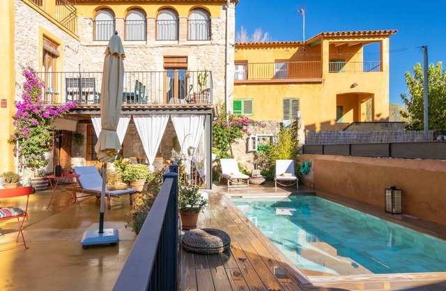 Chalet "Casa Alzina" with Mountain View, Shared Pool & Wi-Fi