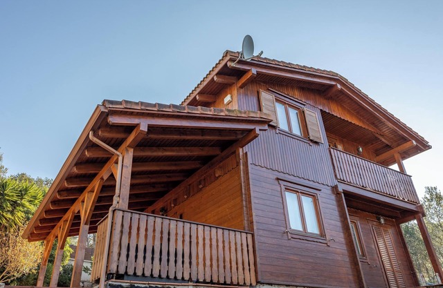 Chalet 'Casa de Madera' with Mountain View, Garden, A/C, Pool & Wi-Fi
