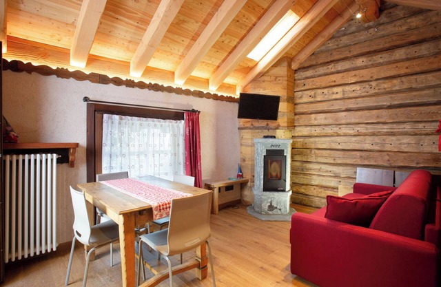 Chalet 'Casa Girod - Rascard' with Mountain View, Private Garden and Wi-Fi