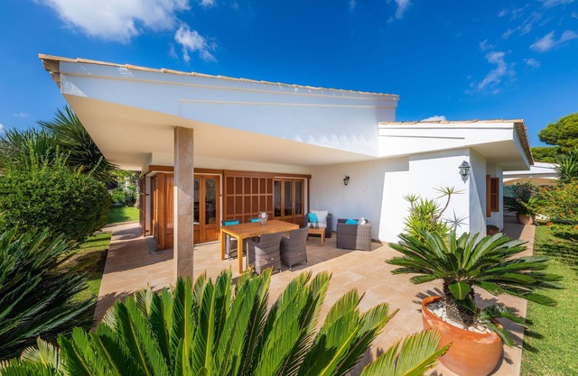 Chalet "Casa Margarita" with Garden and Near the Beach