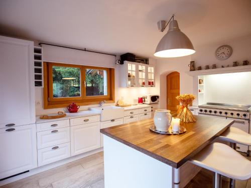 Chalet Chalet Le Haut Pré by Interhome