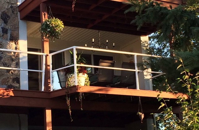 Chalet Chic - Laurentian Retreat - great for Family and Friends!