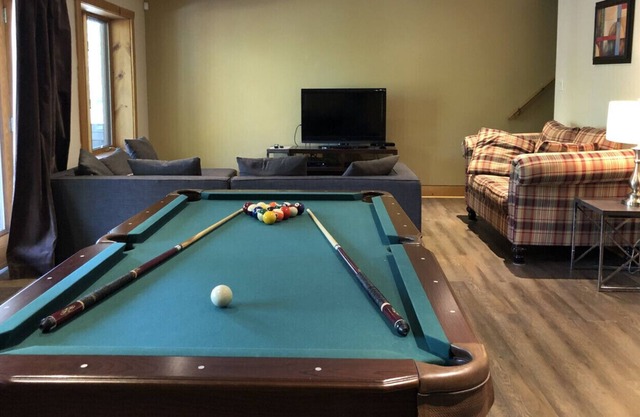Chalet Chinook Tremblant - Lakefront log cottage with 5 bedrooms (Private Spa)
