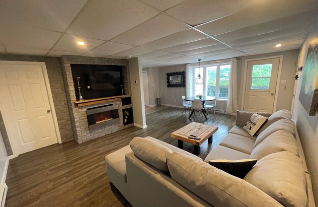 Chalet Condo sur le Bord de L'eau Avec Quai Magog