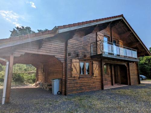 Chalet confortable avec cheminée à Taintrux - FR-1-589-222