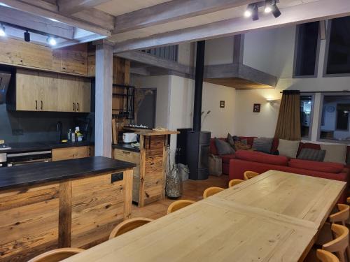 Chalet Courchevel La Tania - 14 personnes - 7 chambres 7 salles de bains - 40 m des pistes