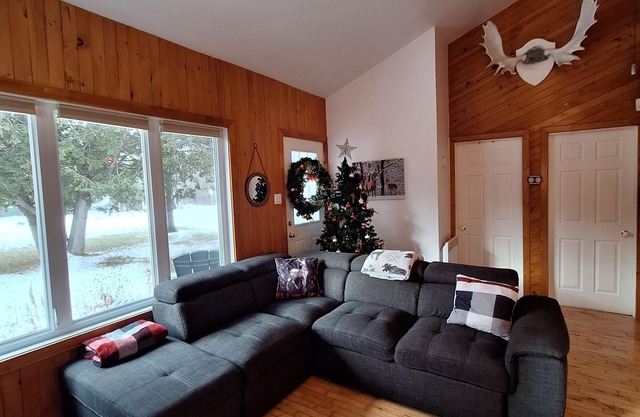 Chalet du Ruisseau Avec Spa - Ski, Quilles, Golf, Lac ou Détente?