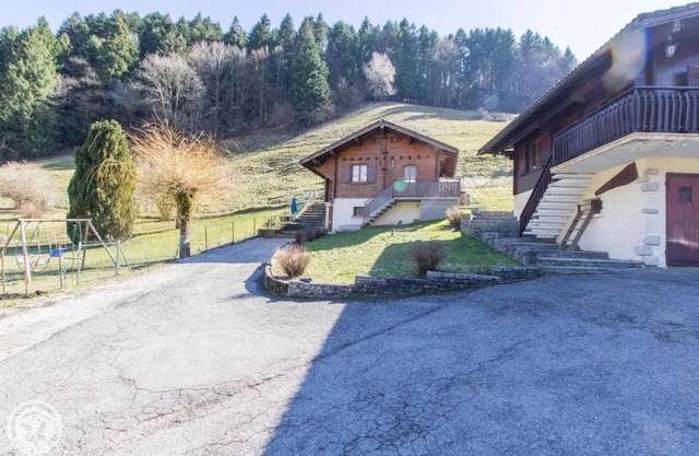Chalet 'De Tronchine' with Mountain View