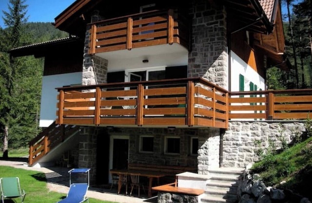 CHALET DOLOMITES BREATHTAKING VIEW FIEMME VALLEY three apartments