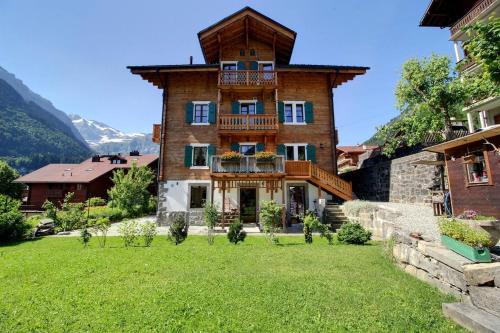 Chalet Eden, 4 Story Family Chalet