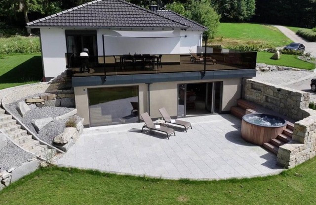 Chalet 'Ferienchalet Schneiders' with Private Terrace, Private Garden and Wi-Fi