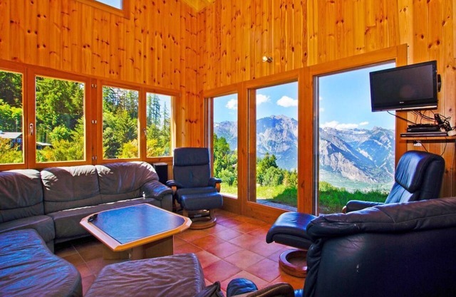 Chalet, fitness, sauna, terrace, fireplace or stove, parking, tv, 175m², La Tzoumaz