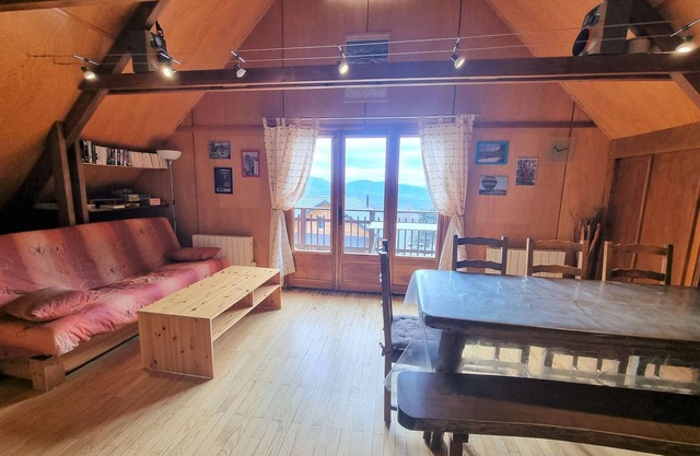 Chalet for 5 with balcony, pets allowed, garage, Chaillol 1600