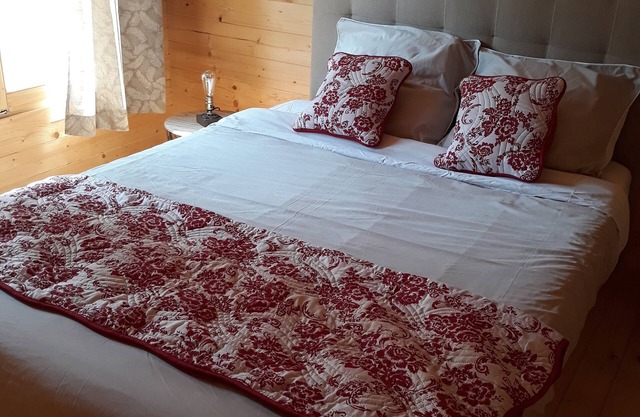 Chalet/gîte Indépendant, 1 Chambre, Piscine, Près de Lascaux IV