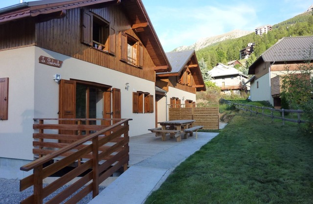 Chalet 'Garrigue Au Pied Des Pistes' with Mountain View, Shared Pool and Wi-Fi