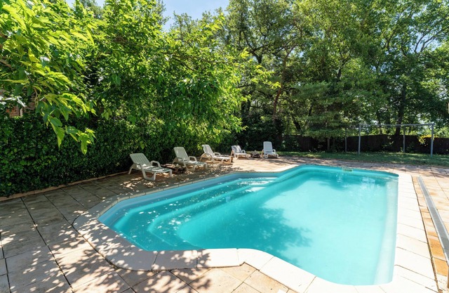 Chalet 'Gite Sariette' with Shared Pool, Private Terrace and Wi-Fi