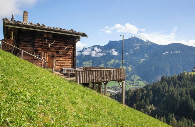 Chalet 'Griawanghütt'n Zillertal' with Mountain View, Private Terrace and Balcony